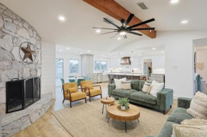 Lone Star Getaway 5BD 2BA w Game Room & Backyard